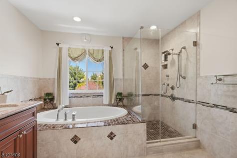 14 Zeller Drive Franklin NJ 08873
