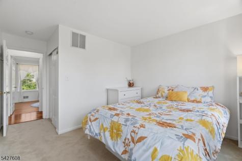 14 Zeller Drive Franklin NJ 08873