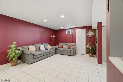 14 Zeller Drive Franklin NJ 08873