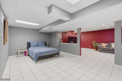 14 Zeller Drive Franklin NJ 08873