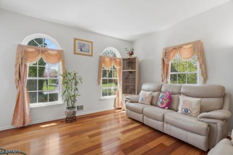 14 Zeller Drive Franklin NJ 08873