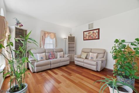 14 Zeller Drive Franklin NJ 08873
