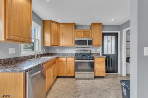 15 Winston Drive Woodbridge NJ 07095