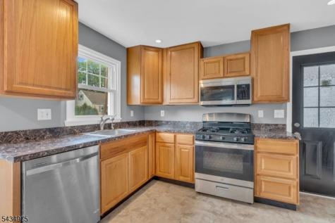 15 Winston Drive Woodbridge NJ 07095