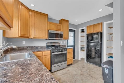 15 Winston Drive Woodbridge NJ 07095