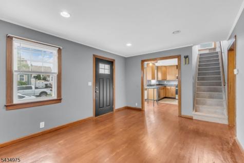 15 Winston Drive Woodbridge NJ 07095