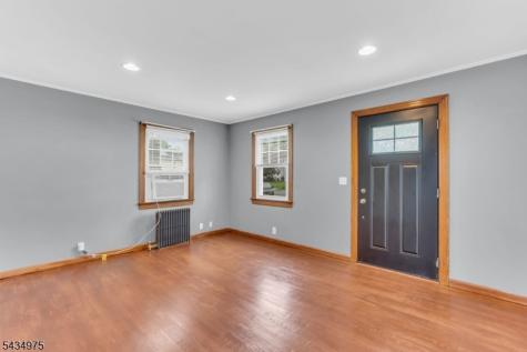 15 Winston Drive Woodbridge NJ 07095