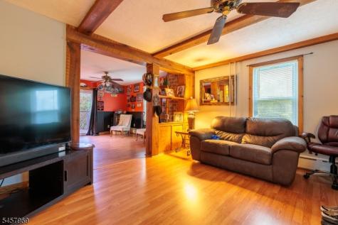 687 Riegelsville Road Holland NJ 08848