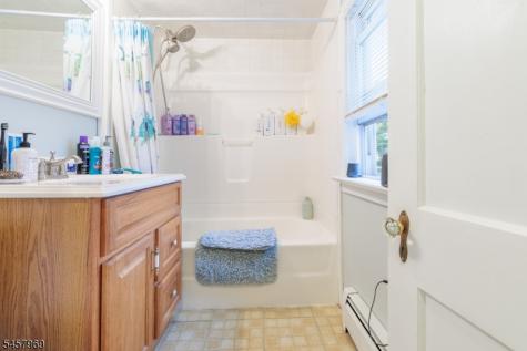 687 Riegelsville Road Holland NJ 08848
