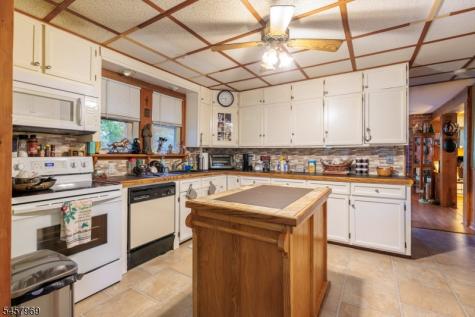 687 Riegelsville Road Holland NJ 08848