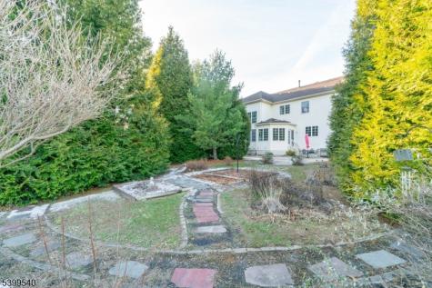 20 Riddle Court Franklin NJ 08802