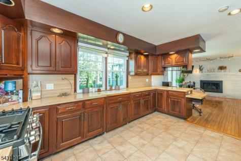 8 Maple Avenue East Hanover NJ 07936