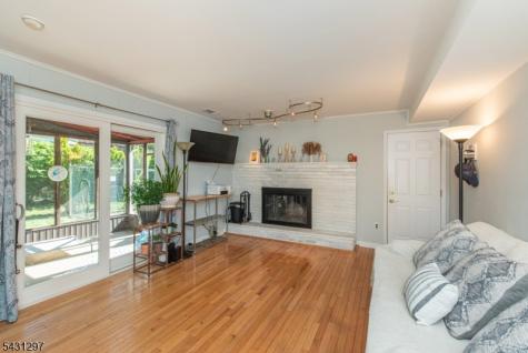 8 Maple Avenue East Hanover NJ 07936