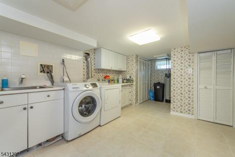 8 Maple Avenue East Hanover NJ 07936