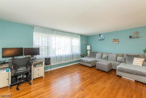 8 Maple Avenue East Hanover NJ 07936