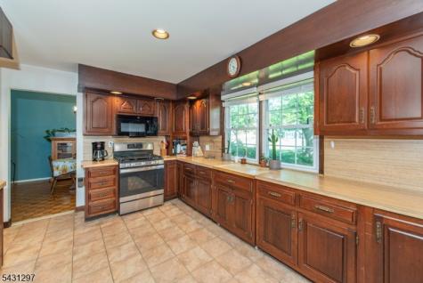 8 Maple Avenue East Hanover NJ 07936