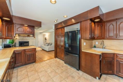 8 Maple Avenue East Hanover NJ 07936