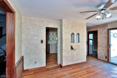 164 East Clay Avenue Roselle Park NJ 07204