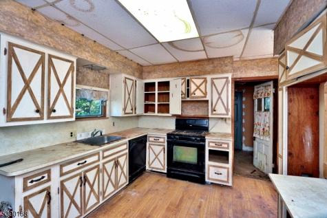 164 East Clay Avenue Roselle Park NJ 07204