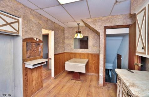 164 East Clay Avenue Roselle Park NJ 07204