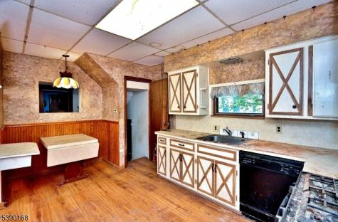 164 East Clay Avenue Roselle Park NJ 07204