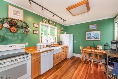 8 Kelly Place Stanhope NJ 07874