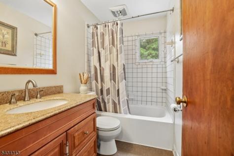 8 Parkway Place Sayreville NJ 08859