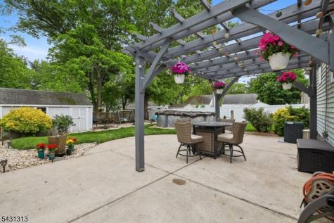 8 Parkway Place Sayreville NJ 08859
