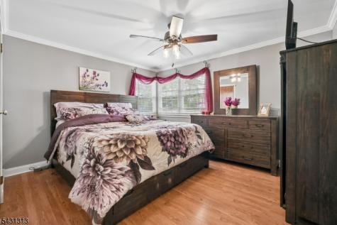 8 Parkway Place Sayreville NJ 08859
