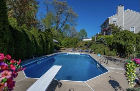 11 Hearthstone Drive Vernon NJ 07461