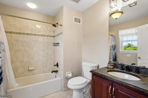 3 Balmoral Drive Alexandria NJ 08867