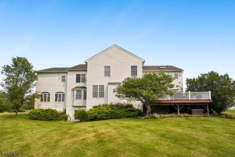 3 Balmoral Drive Alexandria NJ 08867