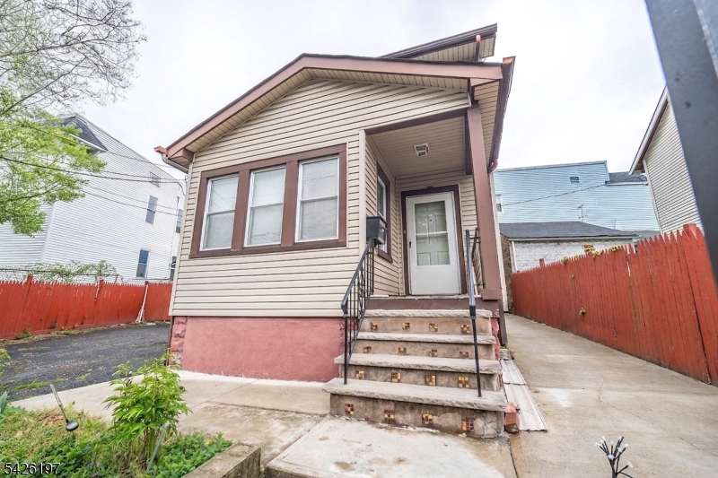 25 Goodwin Avenue Newark NJ 07112