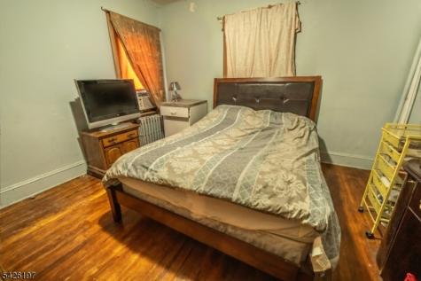 25 Goodwin Avenue Newark NJ 07112
