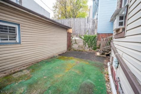 25 Goodwin Avenue Newark NJ 07112