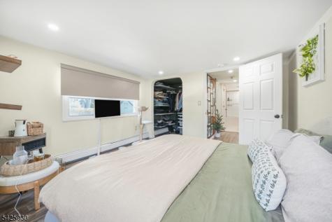 33 Cathy Avenue Hawthorne NJ 07506