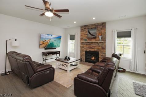 21 Harris Hawk Road Washington NJ 07882