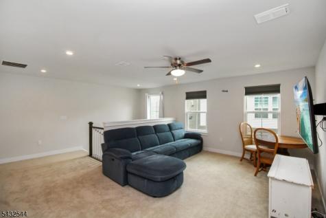 21 Harris Hawk Road Washington NJ 07882
