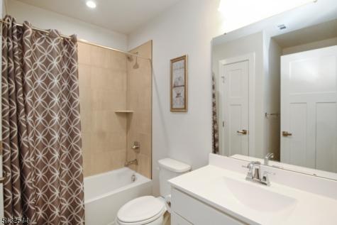 21 Harris Hawk Road Washington NJ 07882
