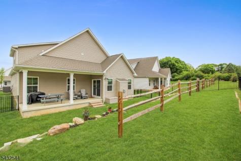 21 Harris Hawk Road Washington NJ 07882