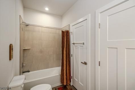 21 Harris Hawk Road Washington NJ 07882