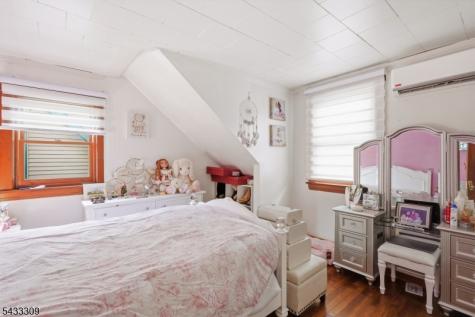 33 Sisco Place Clifton NJ 07011