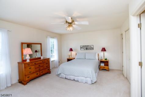 25 Farmhouse Road Alexandria NJ 08848