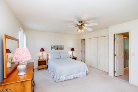 25 Farmhouse Road Alexandria NJ 08848