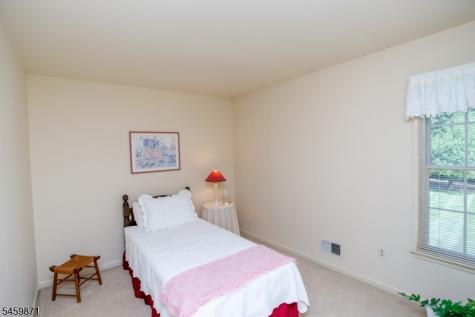 25 Farmhouse Road Alexandria NJ 08848