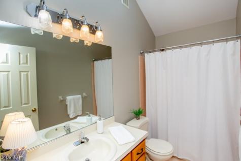 25 Farmhouse Road Alexandria NJ 08848
