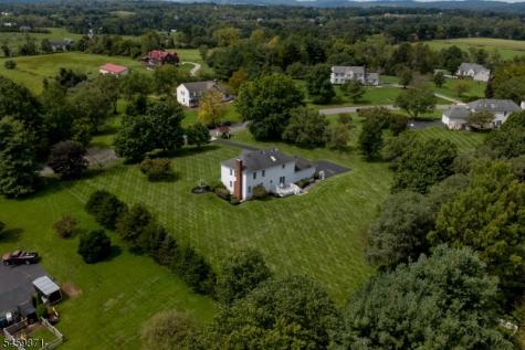 25 Farmhouse Road Alexandria NJ 08848
