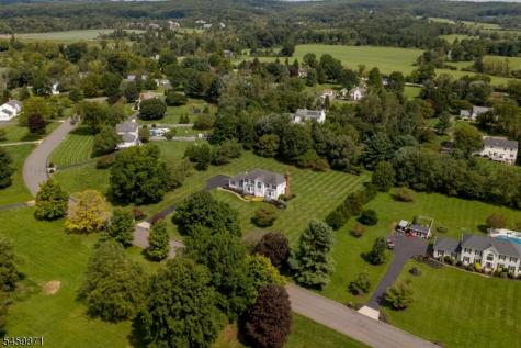 25 Farmhouse Road Alexandria NJ 08848