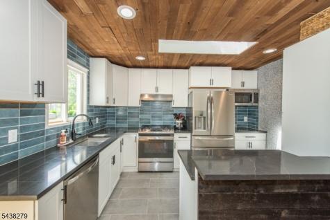 6 Honeyman Drive Roxbury NJ 07876