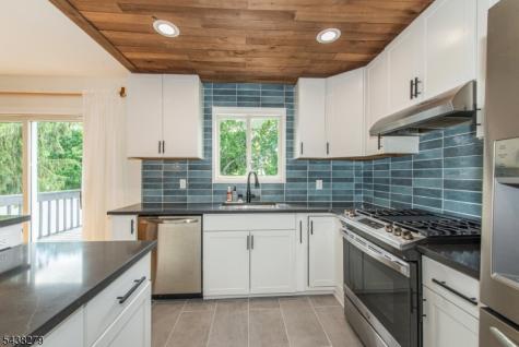 6 Honeyman Drive Roxbury NJ 07876